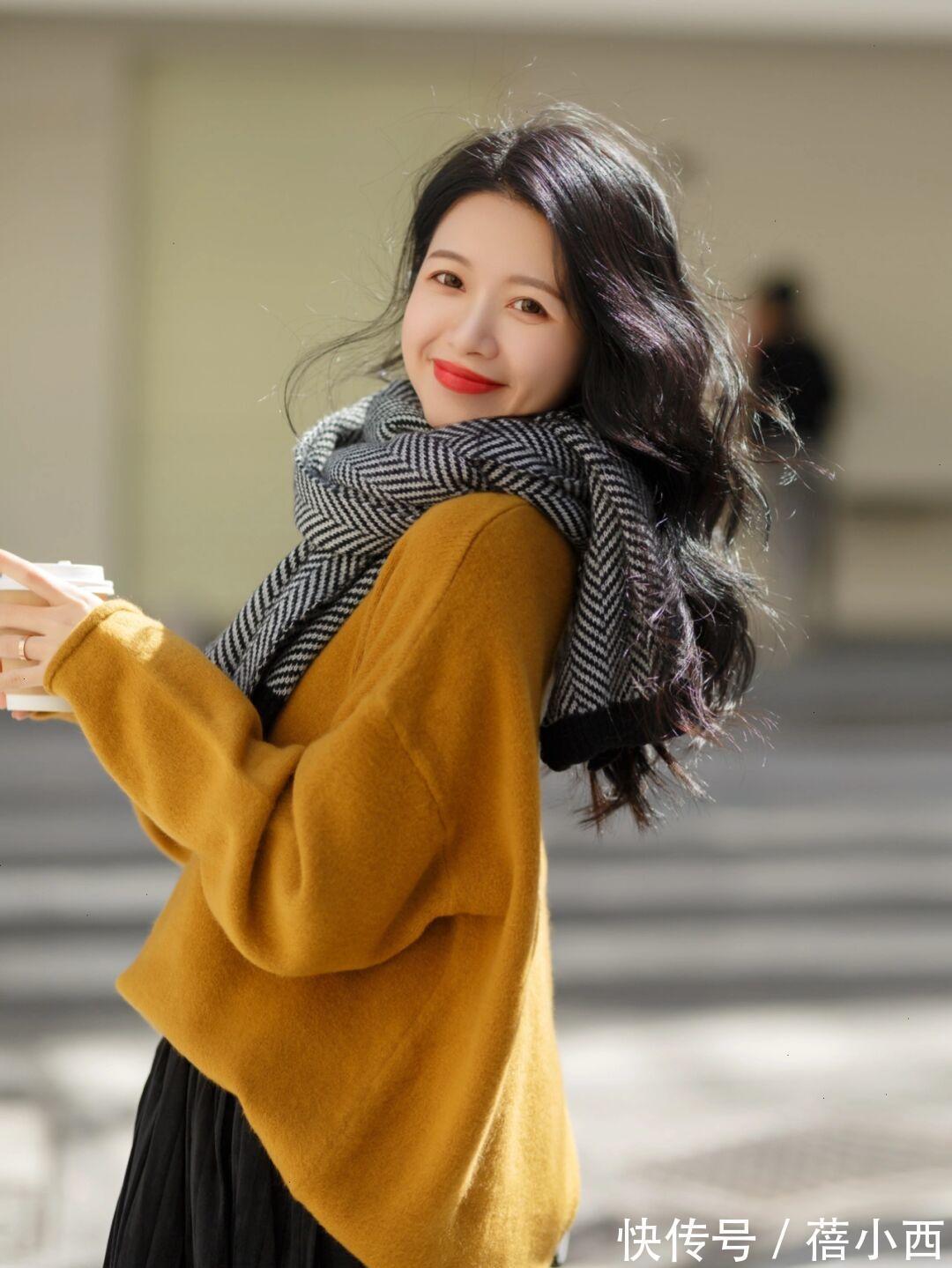 时髦精 冬季“毛衣”穿搭又卷土重来,想成为时髦精就这么穿,体面又时尚