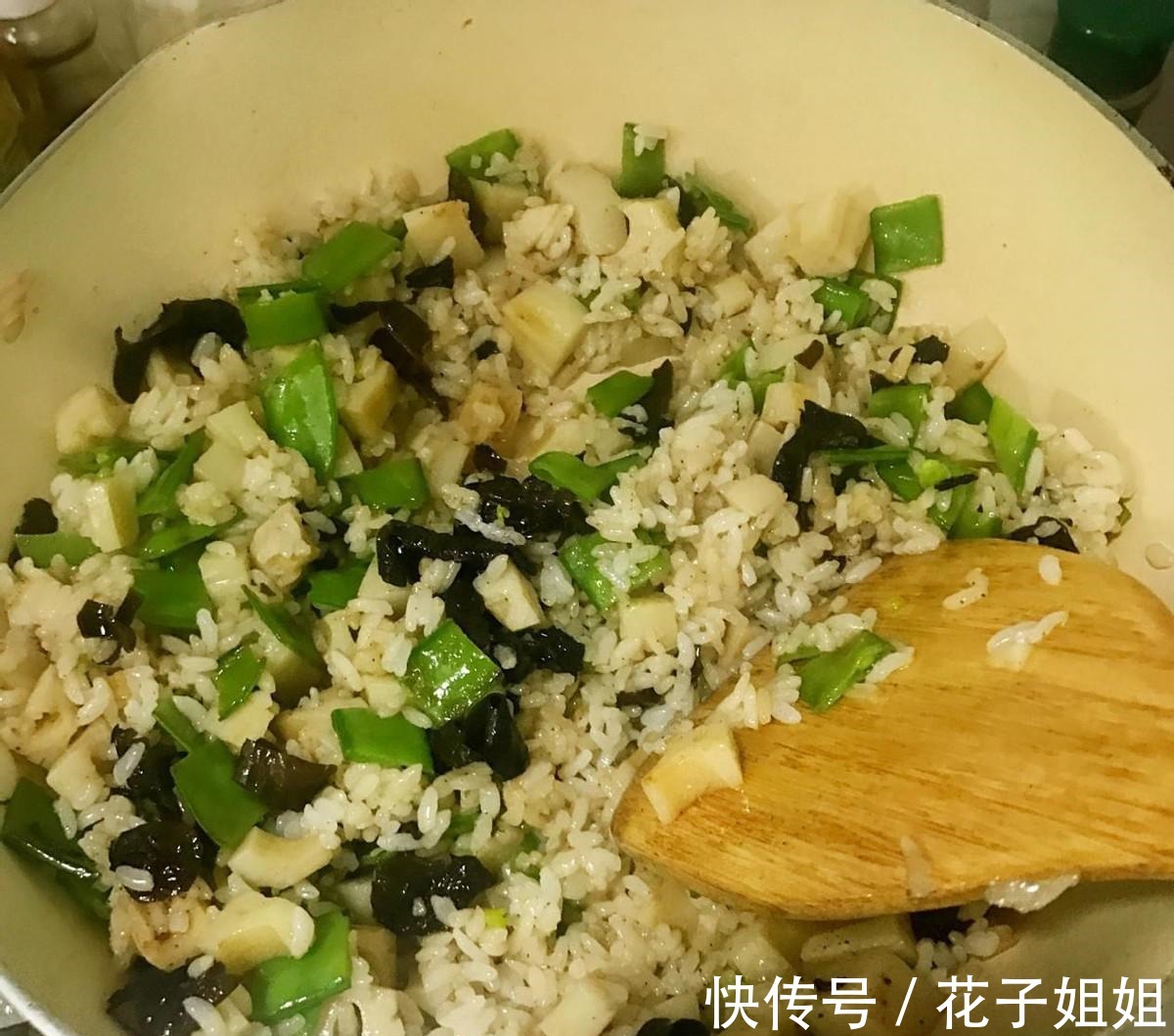 食材|好吃到流泪的别样蛋炒饭,食材丰富,好吃还好看!