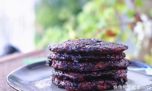 早餐饼|冬天多吃黑米补血比红枣强,蒸一蒸就上桌,细腻好消化,孩子最爱