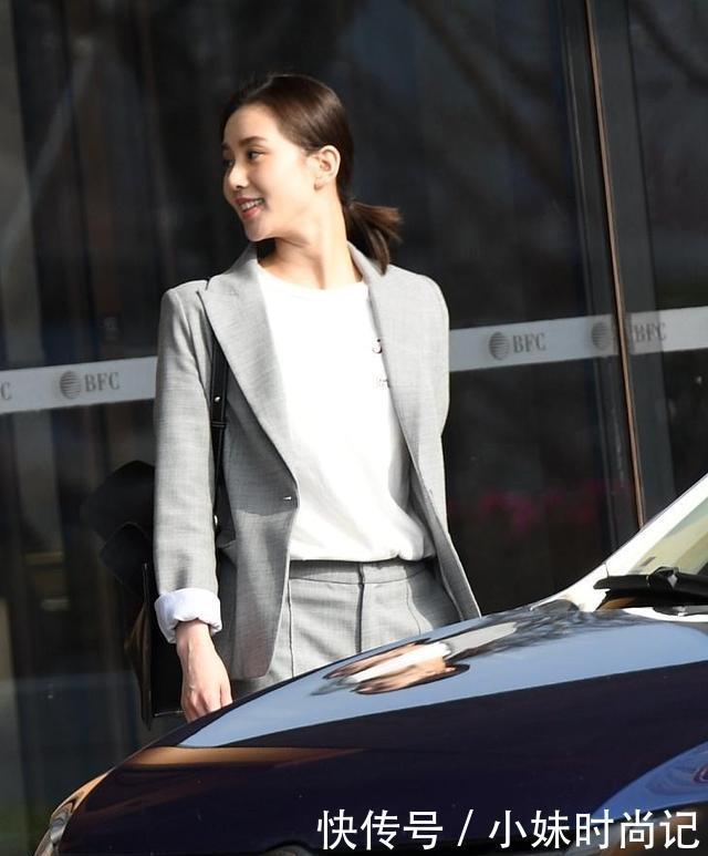 展现女性精明干练的西服套装, 成熟女性必备, 看起来更加高级