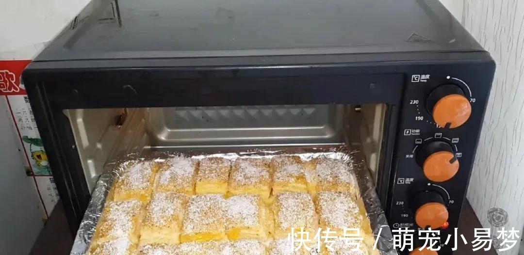 面粉这样做才好吃，撒2把芝麻，外皮焦脆又香甜，比面包烧饼好吃