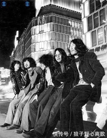 制服 日本潮流70年→时尚是反应时代的镜子!