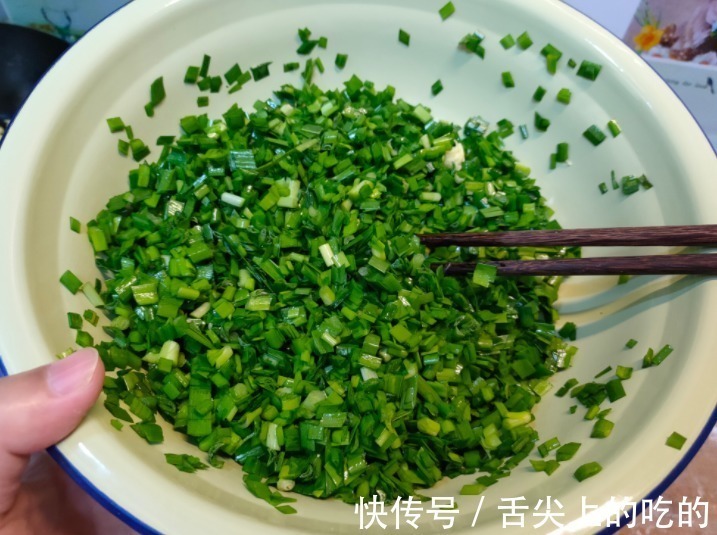 包韭菜馅饺子,牢记“2放3不放”,韭菜翠绿不出水,鲜香又美味