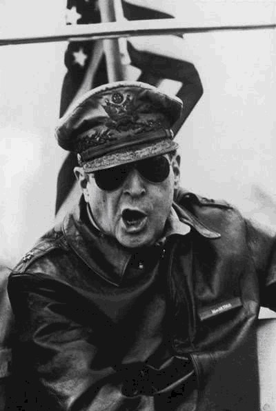 有何|麦克阿瑟为何坚持扩大朝鲜战争，背后有何目的？看美国人怎么说！