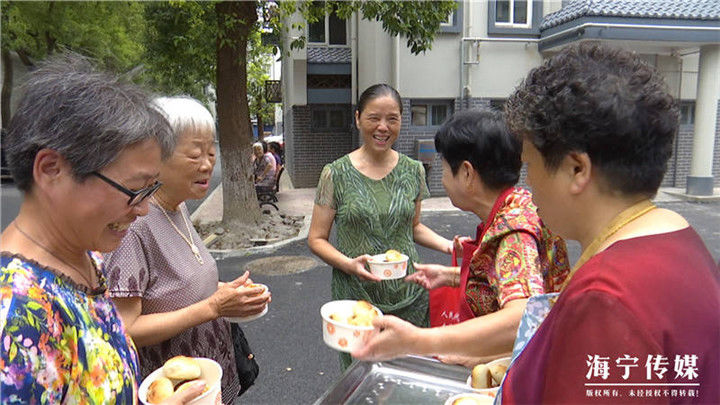 开炉|凌晨3点！海宁“月饼奶奶”开炉，1000多个月饼送街坊