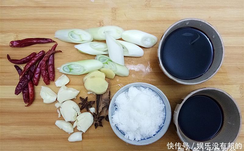 老北京酱咸菜丝,丝丝入味,夹空心小烧饼吃比肉还香