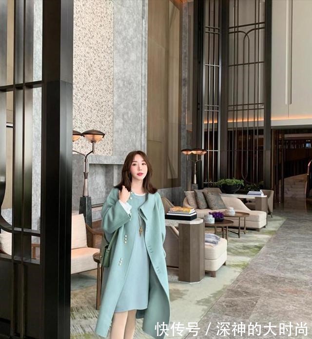 气质 深秋别着急买衣服,优雅女人都穿“裙子+外套”,显气质一绝!