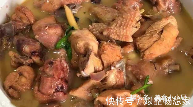 炖鸡时，有人直接炖，有人焯水，全不对，教你最正确做法，老香了