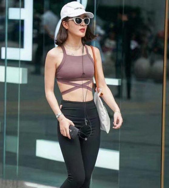 身材|紧身打底裤优雅清爽的打底裤美女,更显女性身材高挑