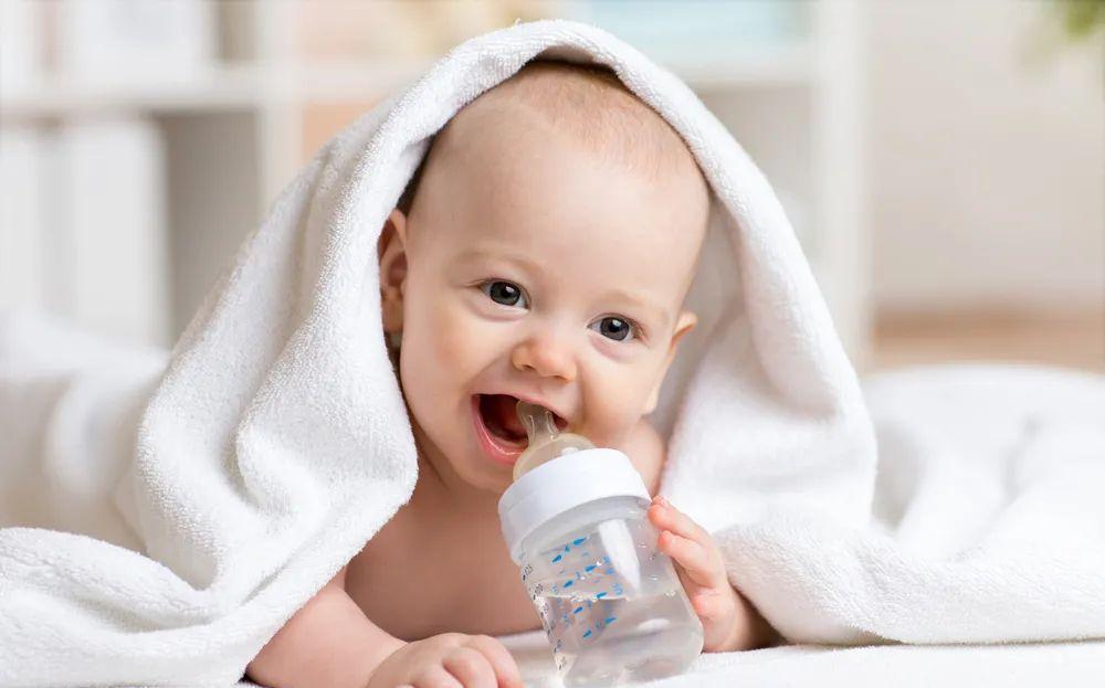 腹泻|宝宝6个月前要额外喝水吗?