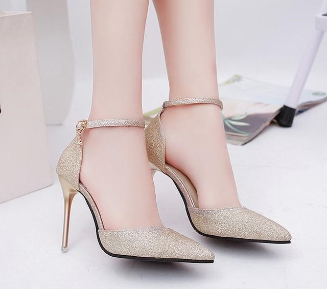 高跟凉鞋 清凉一夏,尖头细跟+浅口一字扣,爱美的妹子可不要错过哟