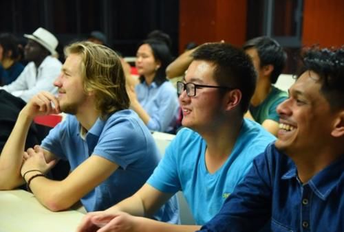 中文考试被俄罗斯纳入高考，网友深受感触：想起自己学英语的囧样