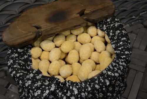 一口流心满口香，正常的变蛋只有稍稍的碱味，黄金皮蛋，来啦