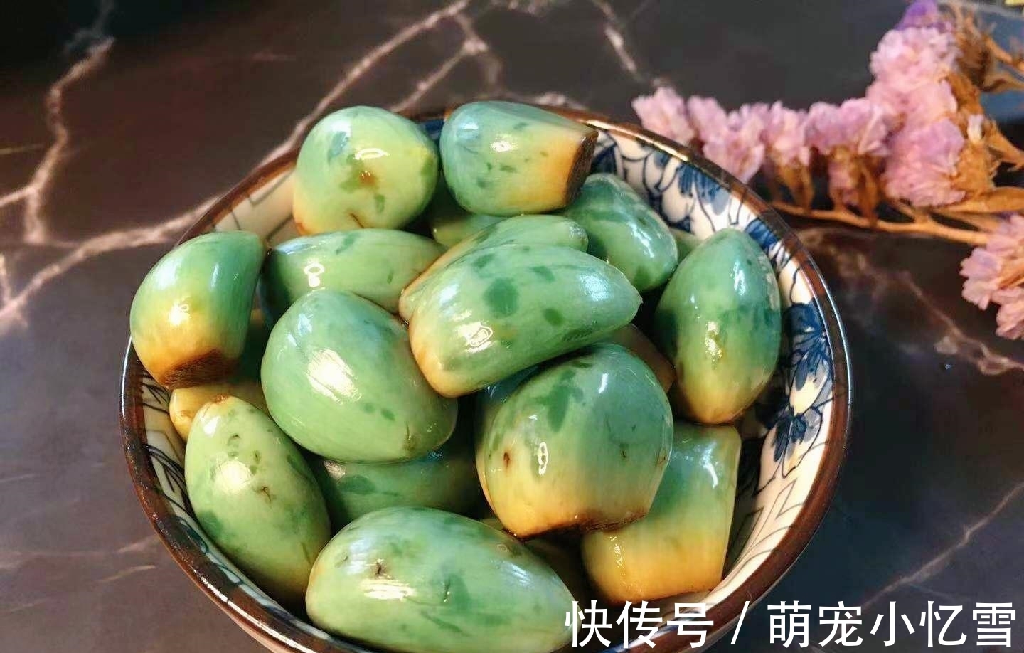 爽口|腌腊八蒜，可别直接放醋，多加两样，酸脆爽口，5天就能变绿