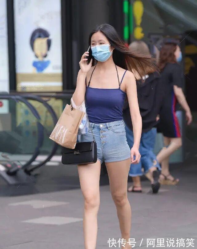 街拍|清新特别的打底裤穿出自然匀称美,穿出时尚风采,时尚成熟