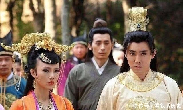 摔倒|朱元璋不慎摔倒,大臣都装没看到,只有1人去搀扶,朱元璋:除掉他!