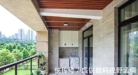 物业|阳台瓷砖要不要贴到顶?老泥工说出实话,懊悔如今才知道
