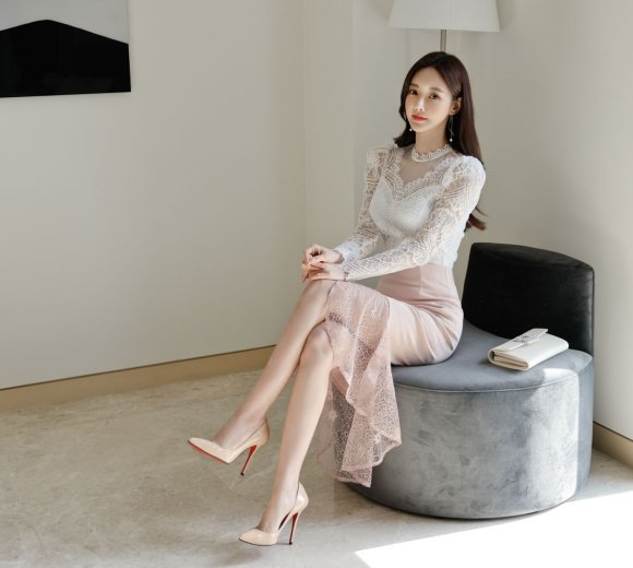 孙允珠|女神孙允珠时尚搭配:性感大长腿搭配高跟鞋,诠释完美女神