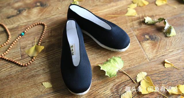 比尔盖茨 男人别总穿皮鞋,闷脚!现在大佬都爱穿“千层底”,舒服还有范