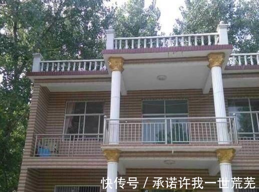 8年赚了30万,回乡下盖了个小别墅,装好后朋友却说很土气