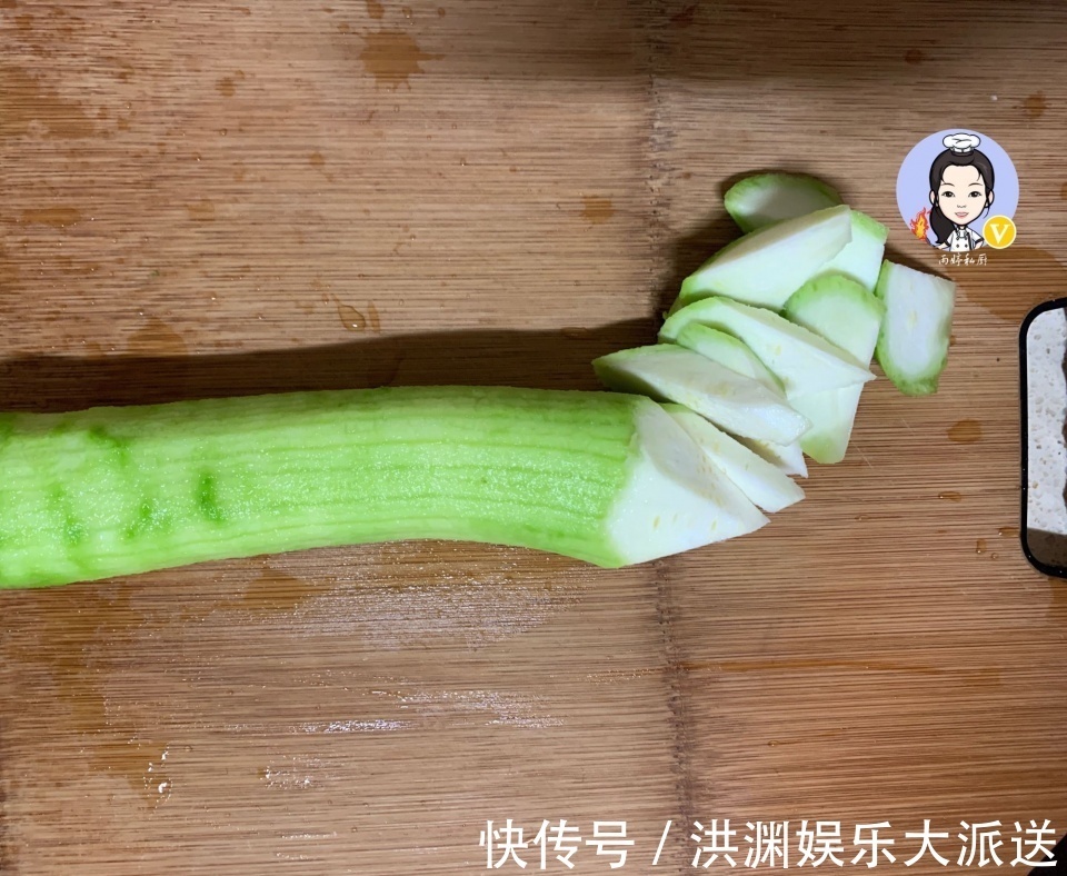 猪油|炒丝瓜时，马上下锅就错了！掌握这1个诀窍，保准出锅翠绿不发黑