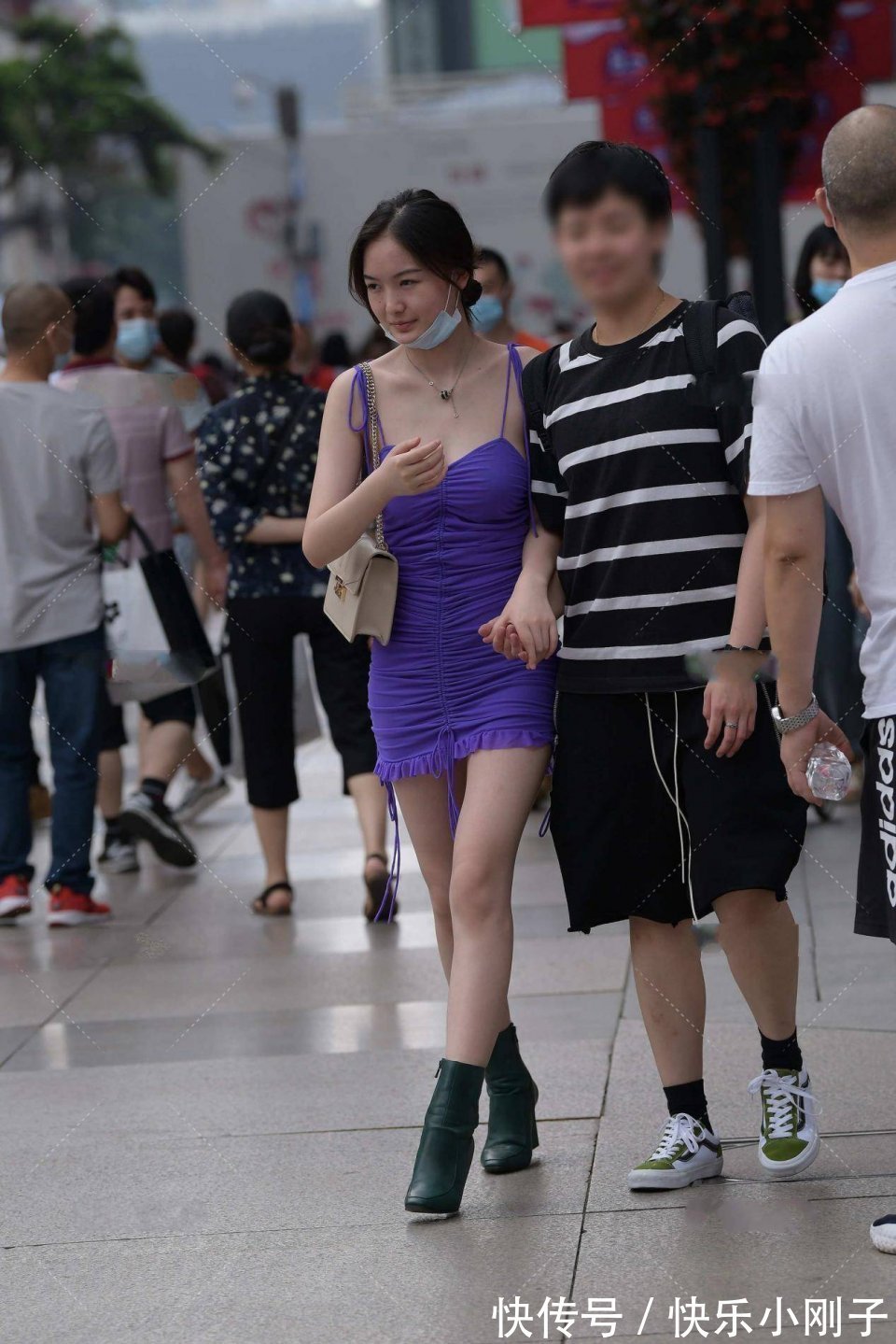 穿搭|高挑又微胖的小姐姐,走到哪里都很漂亮,因为她的穿搭很时尚