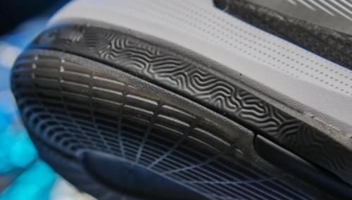 脚感 脚感最舒服的实战鞋?可你能不能硬一点啊!