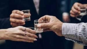  好处|每天喝2两酒的人怎么样了？30度的酒和50度的酒，有什么不同？