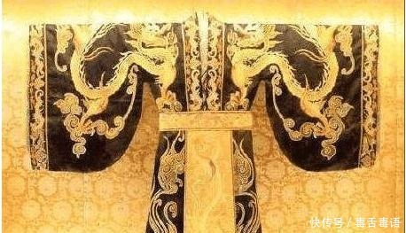 古代皇帝总是穿龙袍,为什么从来不洗,其中原因令人羡慕不已!