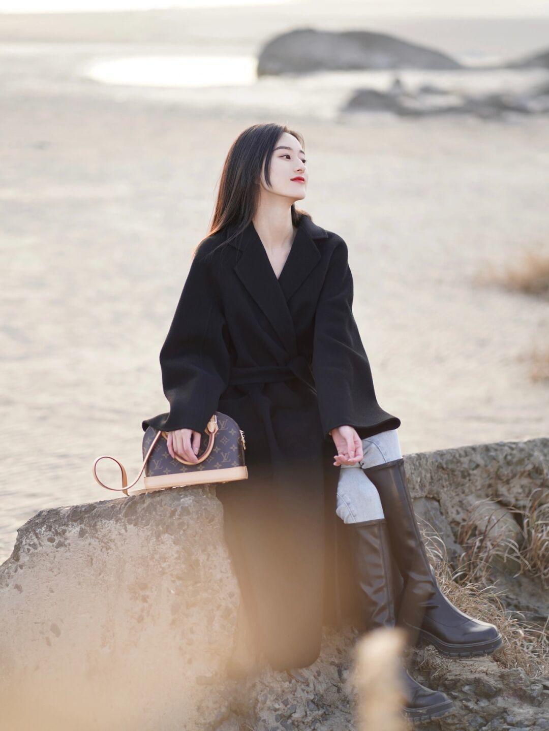 微喇裤 大衣怎么穿才时髦?看看这些简约高级的穿搭示范,轻松美成焦点