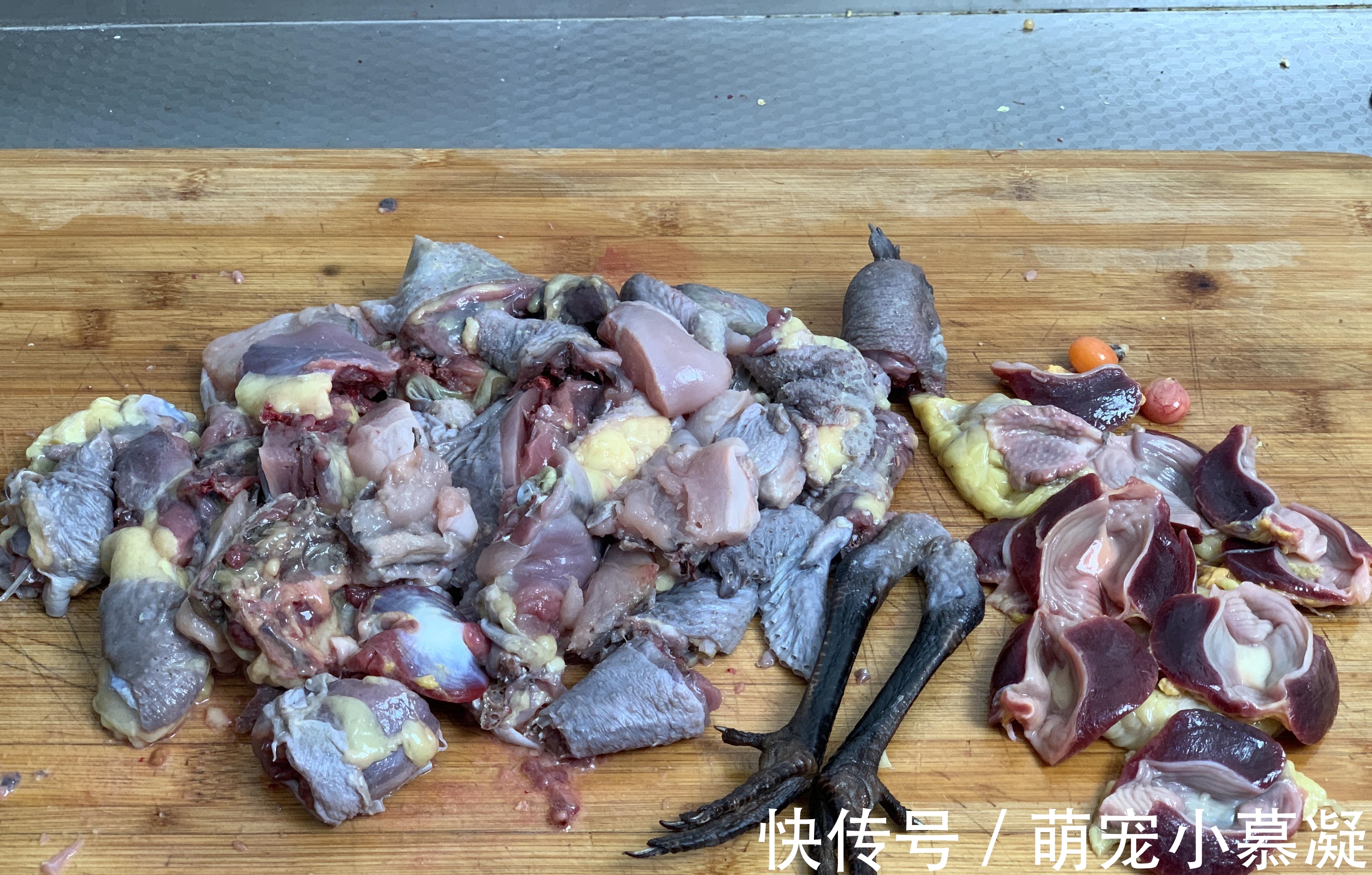 焯水|炖鸡肉时,切记别直接焯水,教你正确做法,鸡肉鲜香嫩滑不腥不柴