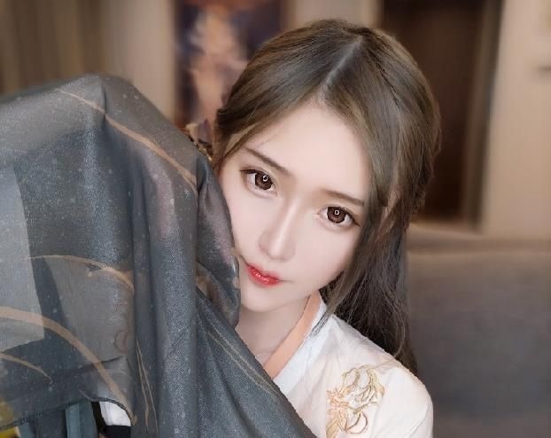 古装造型|当网红COS古装,蔡萝莉搞笑,刀小刀违和,而她代表“东方美”!