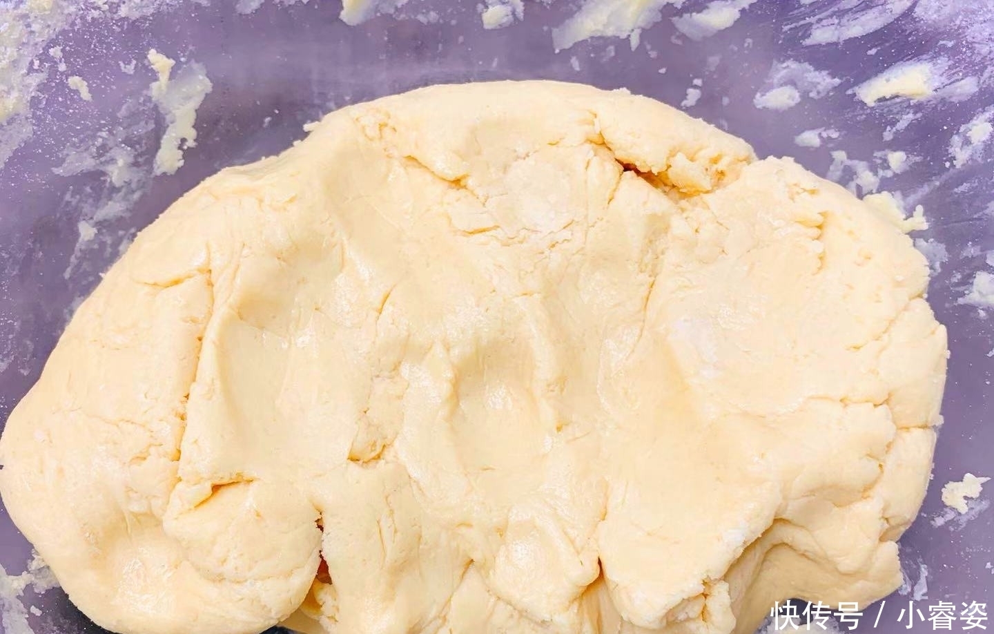 小时候特爱吃的酥饼,自己在家做,个个金黄酥脆,还是以前的味道