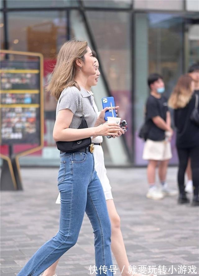 搭配 喜欢牛仔裤搭配的姑娘,夏季依旧穿着牛仔裤,感觉一点都不热!