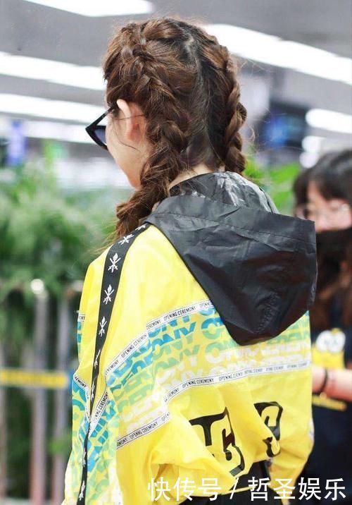 别总扎马尾辫了,现在最火的是“香蕉辫”扎发,明星们都在扎