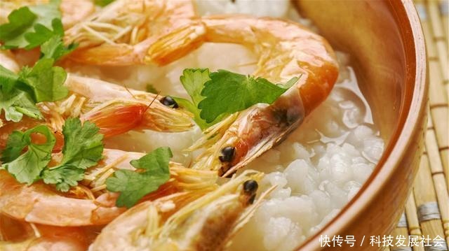  年夜饭菜谱——蒜蓉粉丝蒸虾，鲜虾嫩滑，粉丝入味，寓意蒸蒸日上