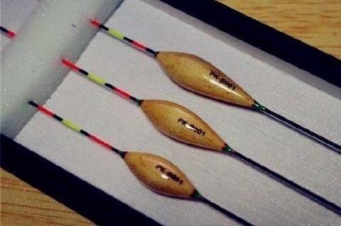 饵料|蚯蚓钓鱼已成过去，老渔翁教你只要2个蛋，半天就能钓90斤