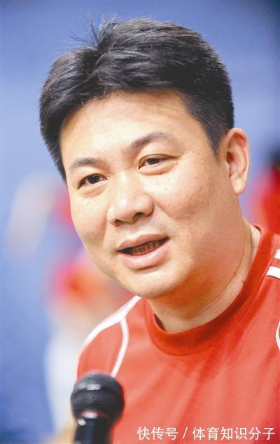 江苏女排|中国女排新任主帅蔡斌:欠家庭太多,谈及妻儿有泪水