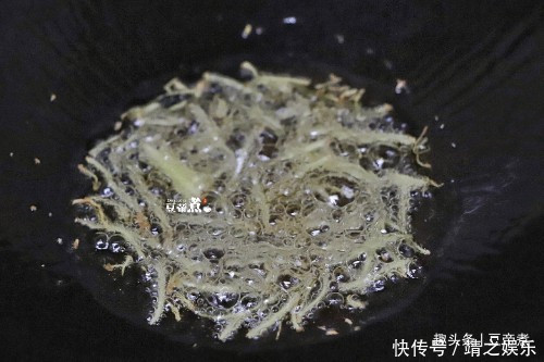  金针菇凉拌还是第一次吃，没想到味道这么好，吃过一次就忘不了