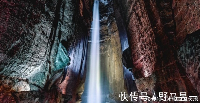 洞穴|藏在山洞里的地下瀑布，等于乘电梯下降26层！大约2亿年的历史