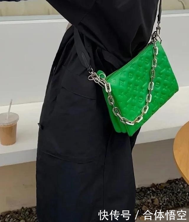 烂大街的包包别背了!2021春夏最流行的是这些