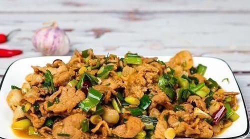 不管炒什么肉,总是会粘锅?大厨:学会3个技巧,肉更鲜嫩不粘锅