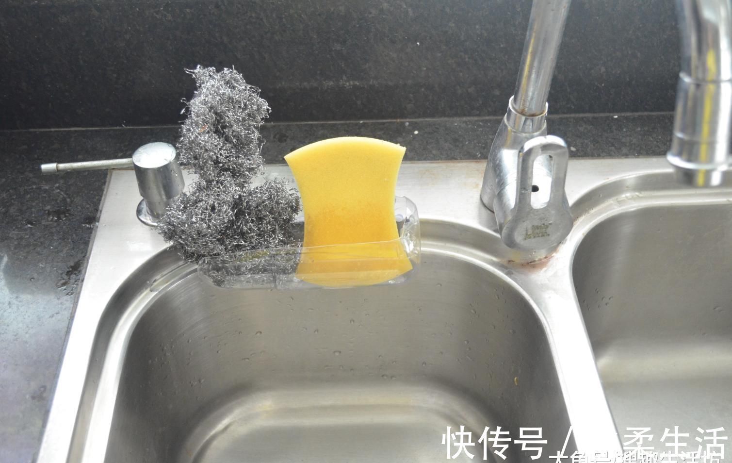 沥水架|塑料瓶我再也不扔了, 改造一下, 粘在厨房里有大用处, 省钱又实用