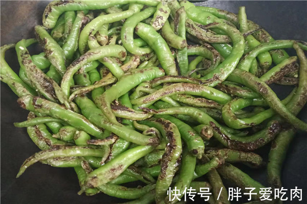 在家自做青椒酱，做法简单，颜色翠绿不发黄，好吃方便