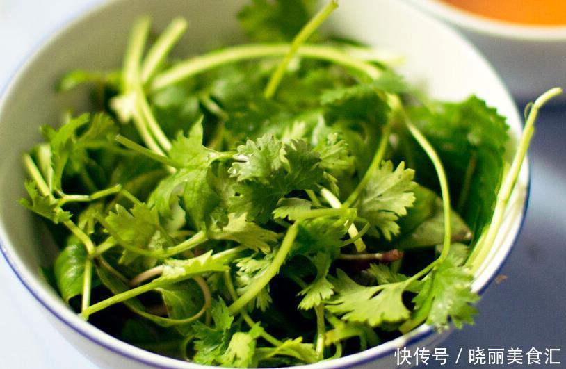 学会此种方法保存香菜,保存起来放半年都新鲜,不发黄不腐烂