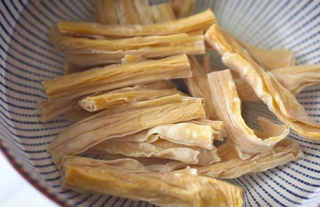大厨|泡腐竹，用冷水泡“太慢”大厨教你1招，5分钟泡发，筋道无硬芯