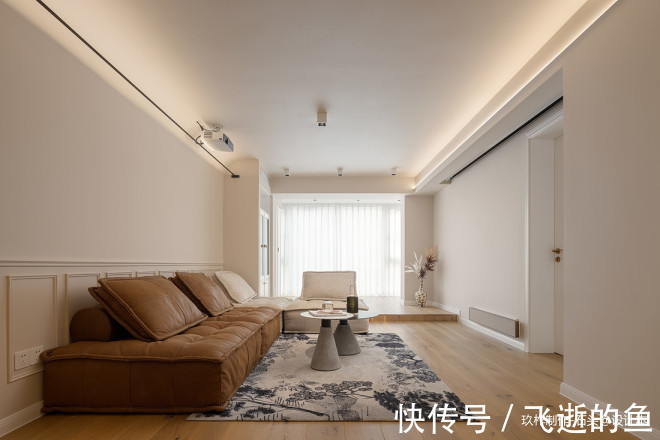 连通性|90㎡简约三居,秋日暖阳中的侘寂之美