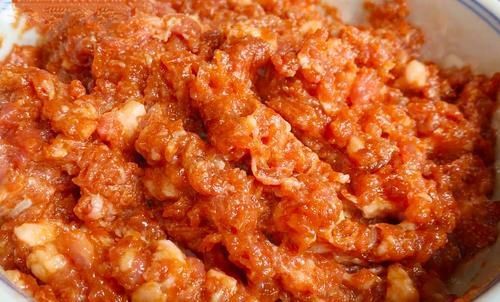  冬至包饺子，还是这种馅的最好吃，又鲜又香，看着就直流口水