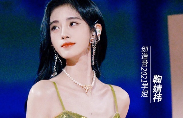 孟美岐 鞠婧祎才是真团宠,被米卡壁咚不算啥,官方合照海报也站在C位