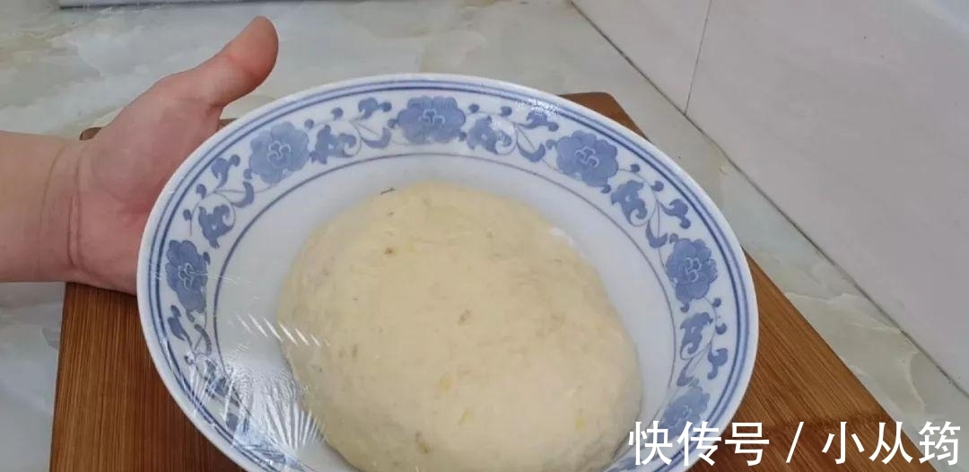 面团|面包又出新吃法，不用烤箱也能做，我家隔三差五做着吃，松软香甜